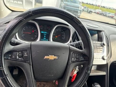 Used 2017 Chevrolet Equinox LS FWD image 9
