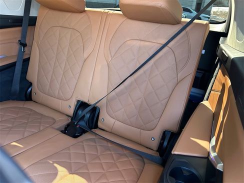Used 2023 BMW X7 xDrive40i w/ Premium Package image 17