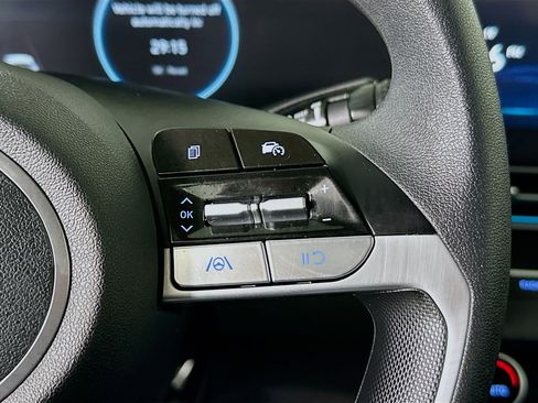 Used 2024 Hyundai Elantra Blue FWD image 17