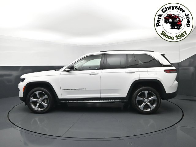 Used 2023 Jeep Grand Cherokee Limited AWD/4WD image 3