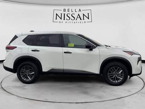Used 2024 Nissan Rogue S AWD/4WD image 6