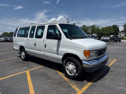 Used 2007 Ford E-350 and Econoline 350 XL RWD image 4