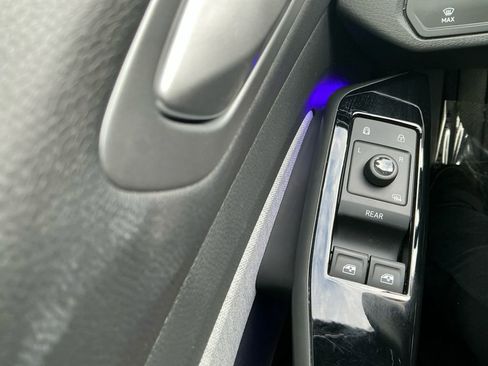 Used 2024 Volkswagen ID.4 Standard image 21