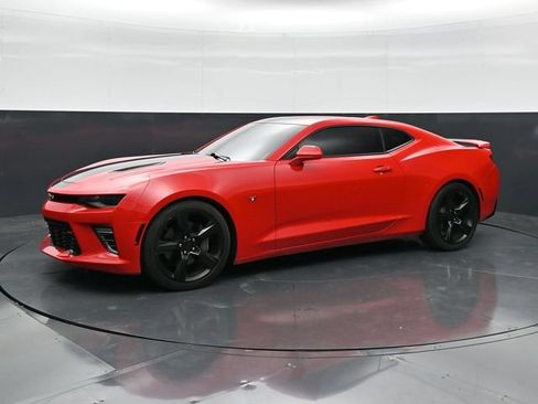 Used 2018 Chevrolet Camaro SS RWD image 6