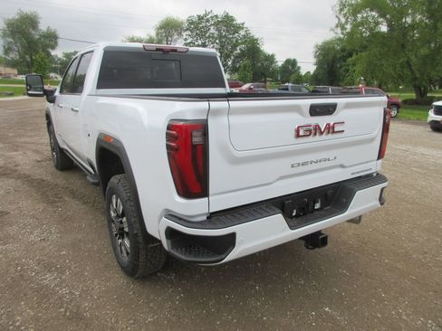 New 2026 GMC Sierra 3500 Denali w/ Denali Reserve Package AWD/4WD image 9