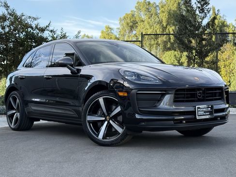 Certified 2023 Porsche Macan Turbo image 9