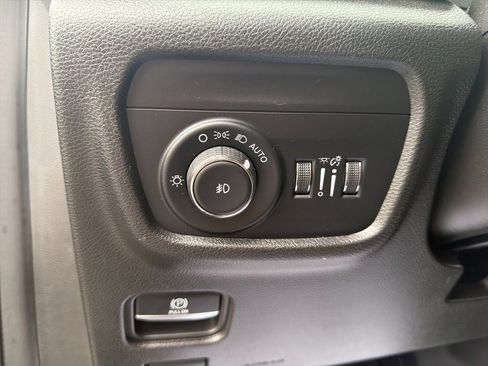 Used 2023 Jeep Grand Cherokee Limited image 12