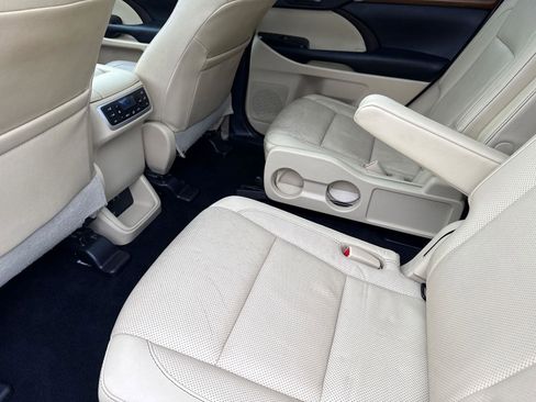 Used 2019 Toyota Highlander Limited Platinum AWD/4WD image 26