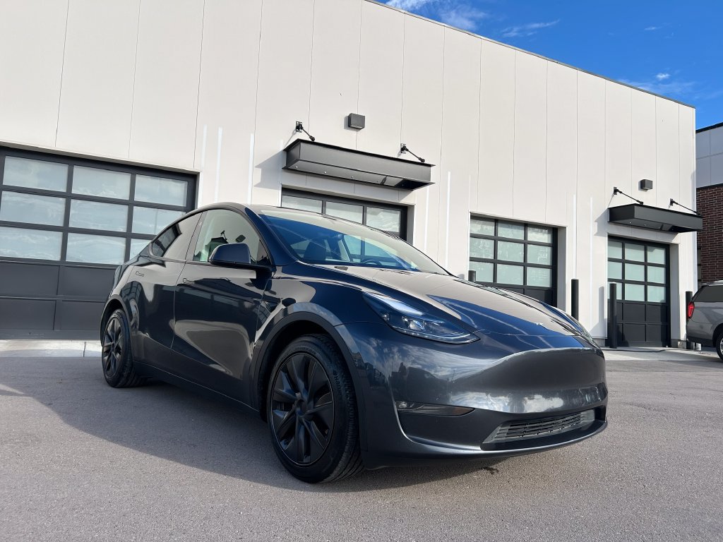 Used 2024 Tesla Model Y Long Range AWD/4WD image 1
