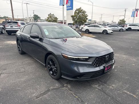 New 2025 Honda Accord SE image 1