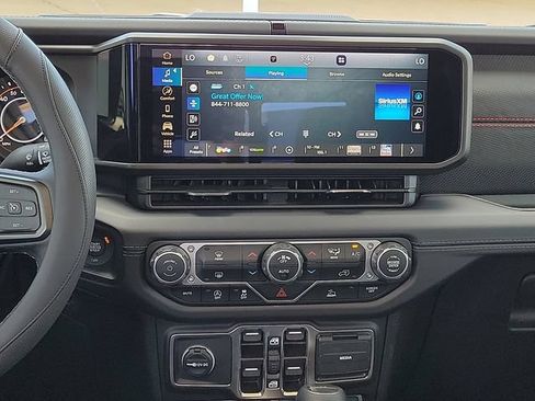 Used 2025 Jeep Gladiator Rubicon AWD/4WD image 10