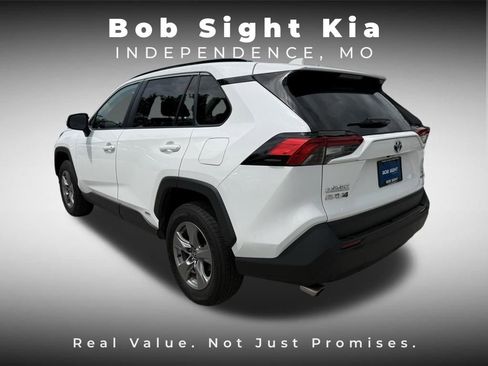 Used 2022 Toyota RAV4 XLE w/ XLE Grade Weather Package AWD/4WD image 9