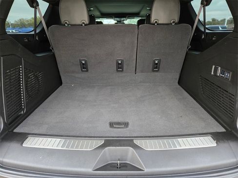 Used 2024 Chevrolet Suburban Z71 w/ Off-Road Capability Package image 32