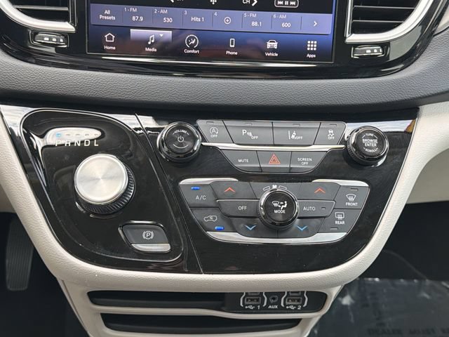 Used 2024 Chrysler Pacifica Touring-L FWD image 20