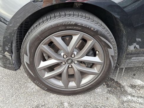 Used 2026 Land Rover Range Rover Velar Dynamic SE image 4