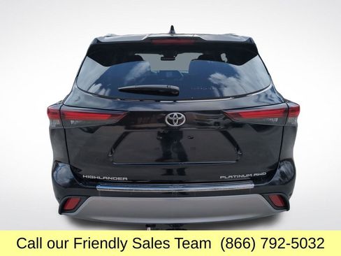 Used 2024 Toyota Highlander Platinum image 5