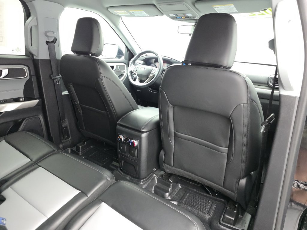 Used 2022 Ford Explorer XLT w/ Equipment Group 202A AWD/4WD image 46