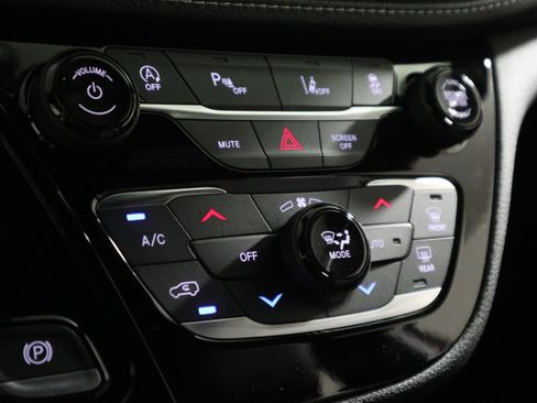 New 2026 Chrysler Pacifica Select image 27