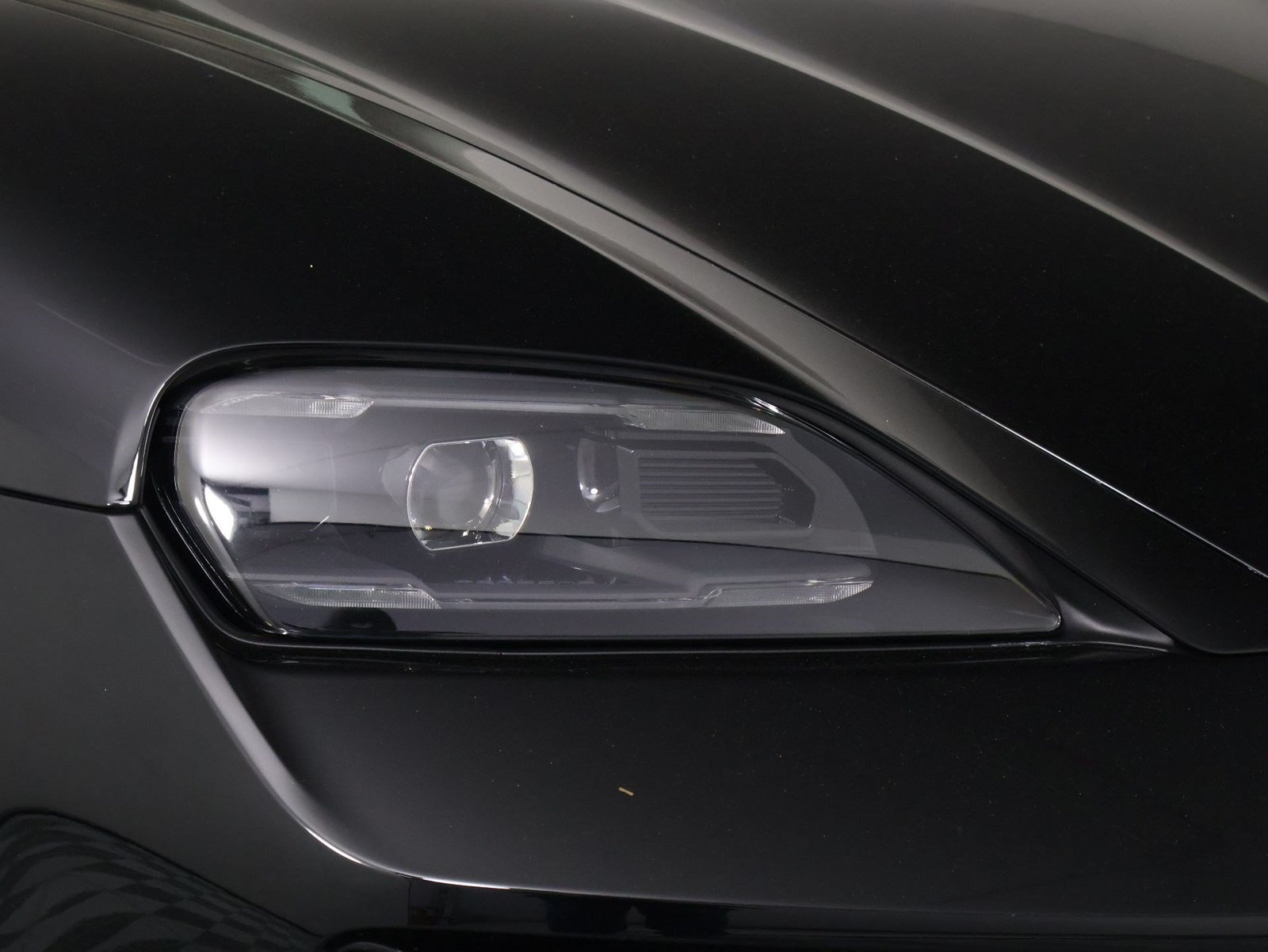 Certified 2026 Porsche Taycan AWD/4WD image 26