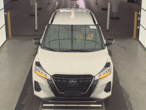 Used 2024 Nissan Kicks SR w/ SR Premium Package image 3