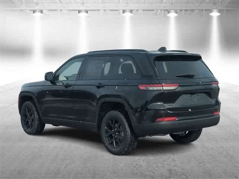 New 2025 Jeep Grand Cherokee Laredo image 6