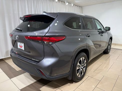 Certified 2023 Toyota Highlander XLE image 5