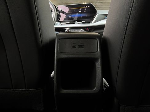 Used 2025 Chevrolet Trax LT w/ LT Convenience Package FWD image 12