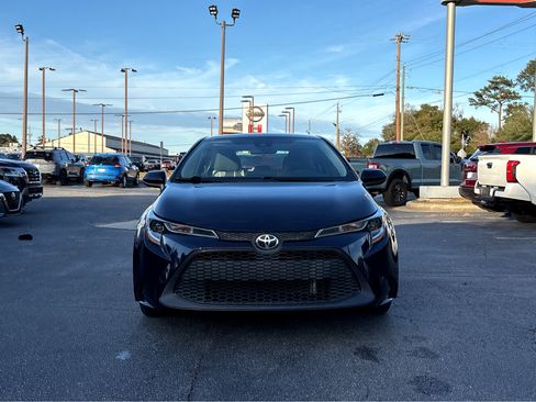 Used 2020 Toyota Corolla LE image 2