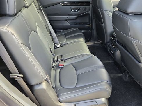 Certified 2025 Honda Pilot Touring image 17