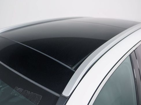 Certified 2025 Mercedes-Benz GLC 300 4MATIC image 15