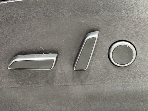 Used 2022 Tesla Model Y Long Range image 12