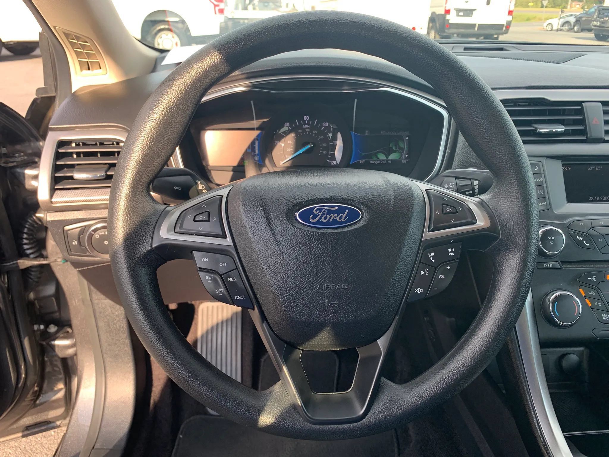 Used 2017 Ford Fusion SE FWD image 10
