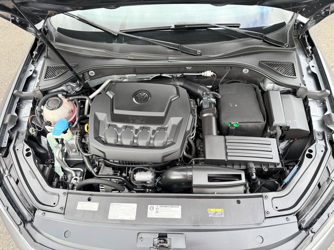 Used 2018 Volkswagen Passat 2.0T SE FWD image 35