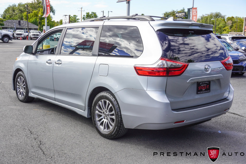 Used 2020 Toyota Sienna XLE w/ XLE Navigation Package FWD image 18