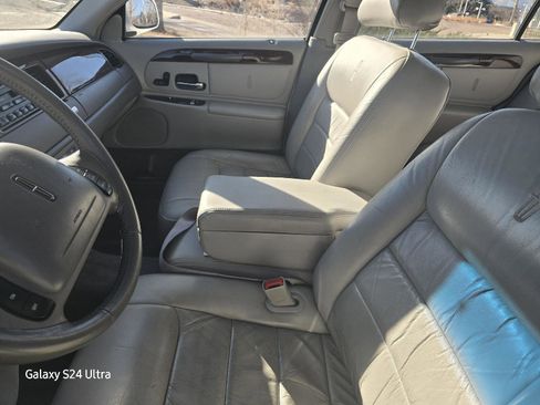 Used 1999 Lincoln Town Car Executive image 13