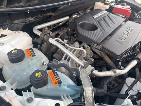 Used 2023 Nissan Rogue S AWD/4WD image 42