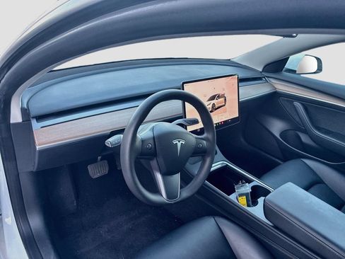 Used 2023 Tesla Model 3 Standard Range RWD image 9