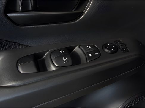 Used 2024 Nissan Kicks S image 12