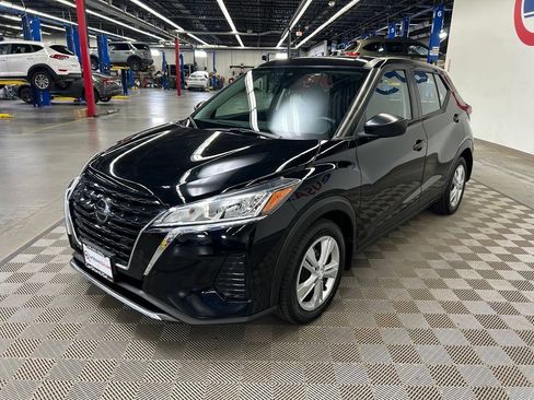 Used 2021 Nissan Kicks S FWD image 3