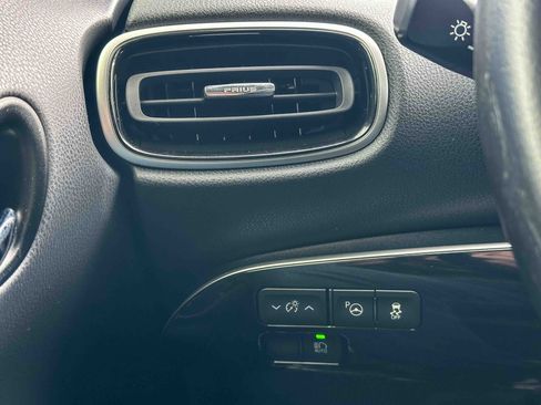 Used 2018 Toyota Prius Four image 36