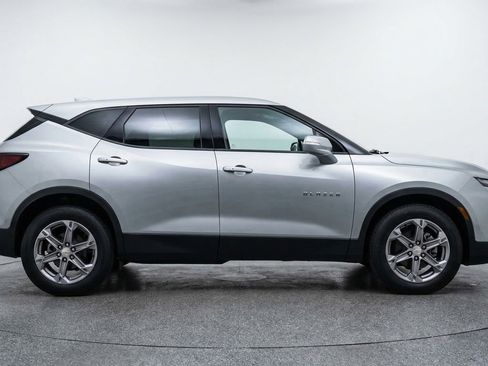 Used 2025 Chevrolet Blazer LT FWD image 11