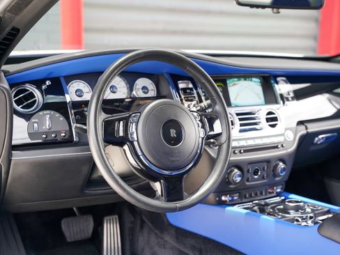 Used 2019 Rolls-Royce Wraith RWD image 28