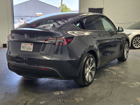 Used 2023 Tesla Model Y 2WD image 4