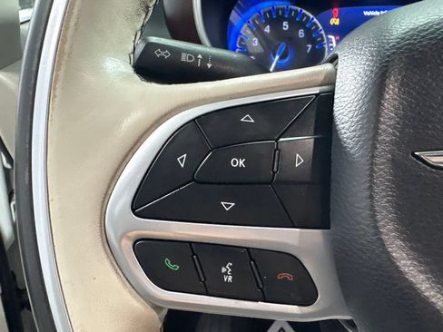 Used 2020 Chrysler Pacifica Limited FWD image 24