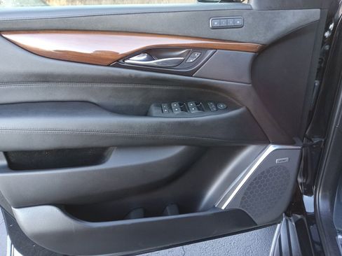 Used 2020 Cadillac Escalade Luxury w/ LPO, Radiant Package image 8