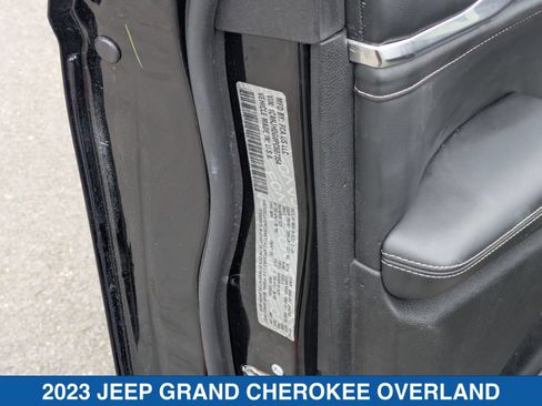 Used 2023 Jeep Grand Cherokee Overland w/ Luxury Tech Group IV AWD/4WD image 40