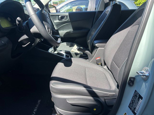 Certified 2025 Hyundai Venue Limited FWD image 11