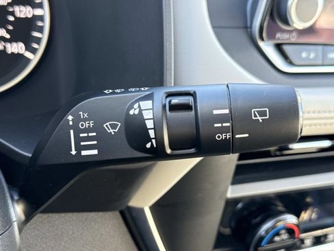 Used 2023 Nissan Rogue SV image 10