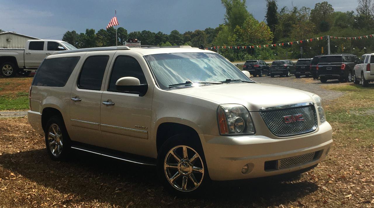 Used 2012 GMC Yukon XL Denali RWD image 8