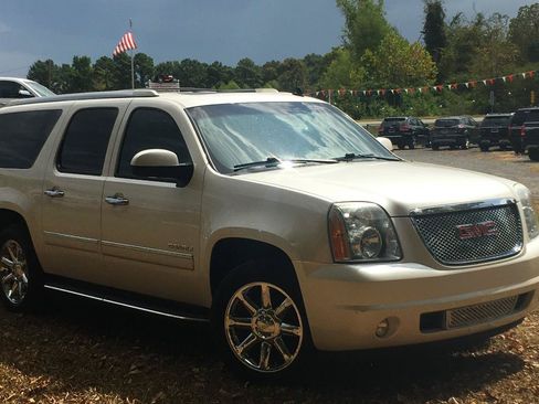 Used 2012 GMC Yukon XL Denali RWD image 8